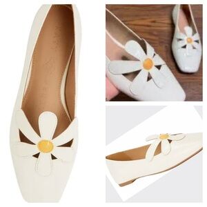 🌼 Katy Perry “The Evie Daisy Flat” in Optic White — Size 9